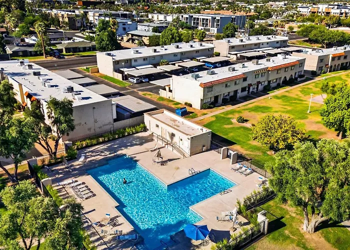 Saguaro Social By Avantstay *